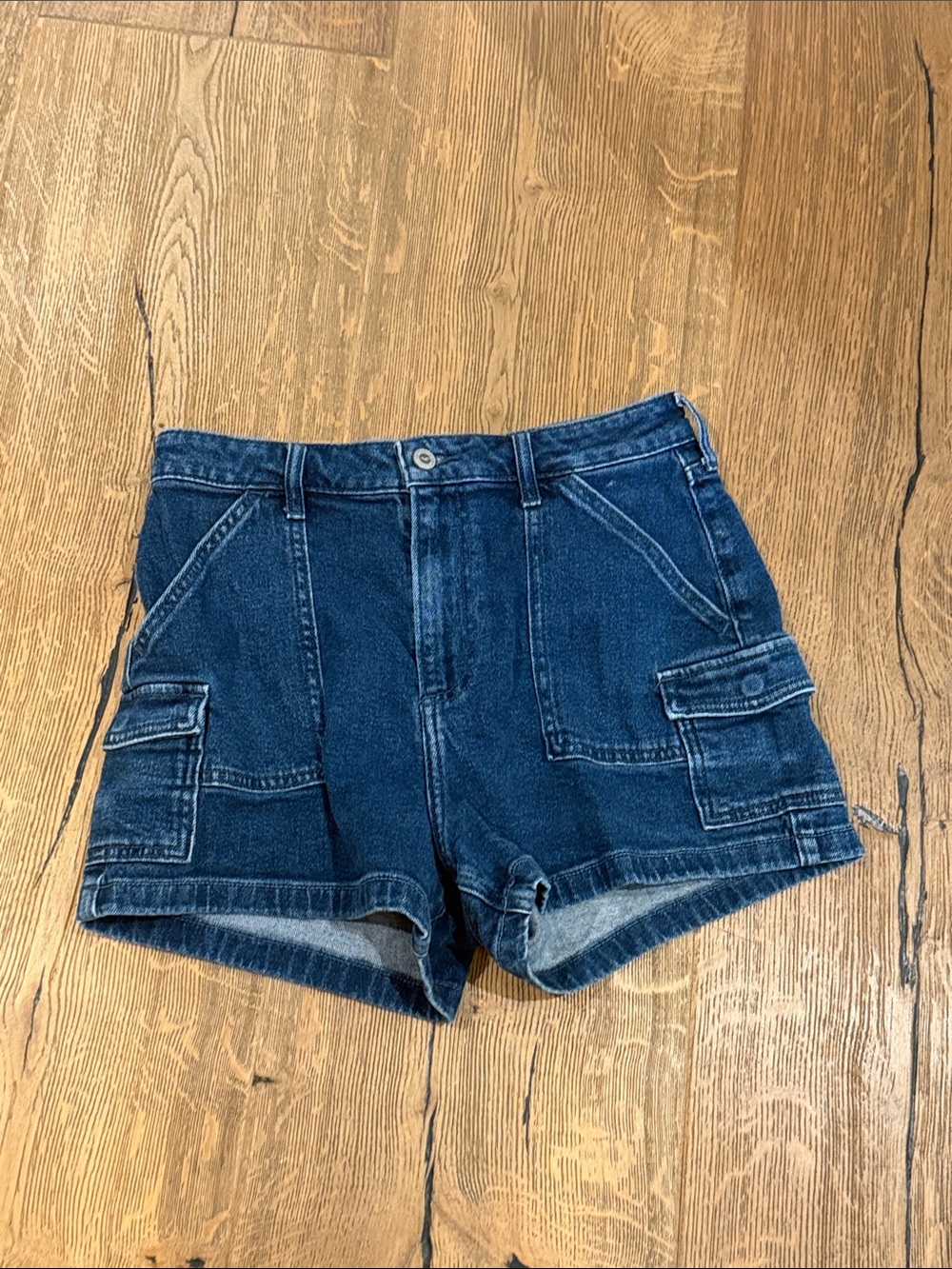 Hollister curvy ultra high rise mom Denim Cargo Shorts 28